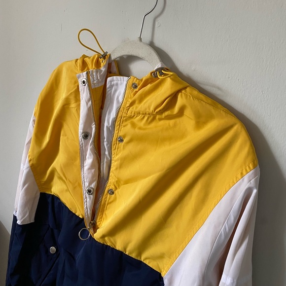 Light Windbreaker - Picture 2 of 2